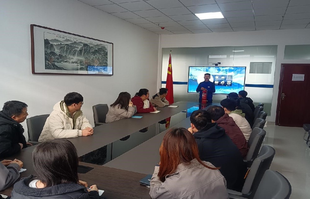 消防隊(duì)對(duì)孵化園企業(yè)進(jìn)行消防培訓(xùn) 筑牢企業(yè)安全防線